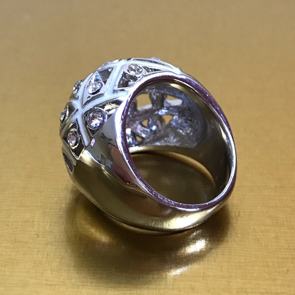 White Web Dome Crystal Silver Ring - Picture 3 of 16